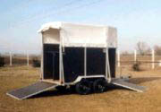 Horse carrier trailers