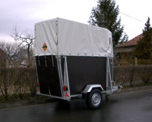 Close Horse carrier trailers