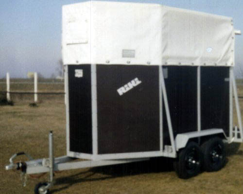 Close Horse carrier trailers